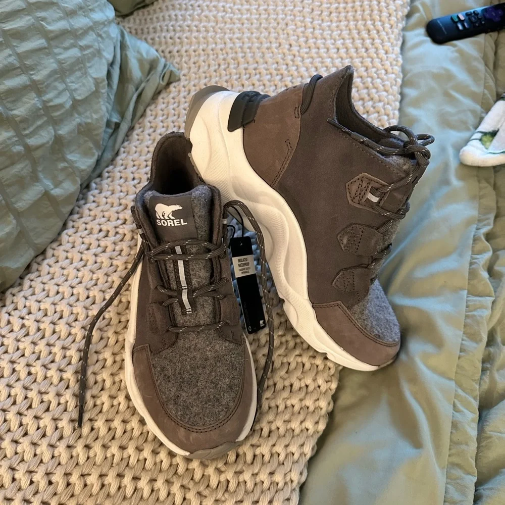 NWT Sorel Kinetic Rngd Caribou Gray Gym Shoes Boot Size 7